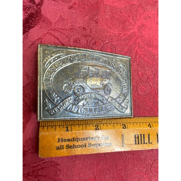 HENRY FORD DETROIT CLASSIC AUTOMOBILE RECORD MODEL T YEAR BRASS BELT BUCKLE - Picture 5 of 6
